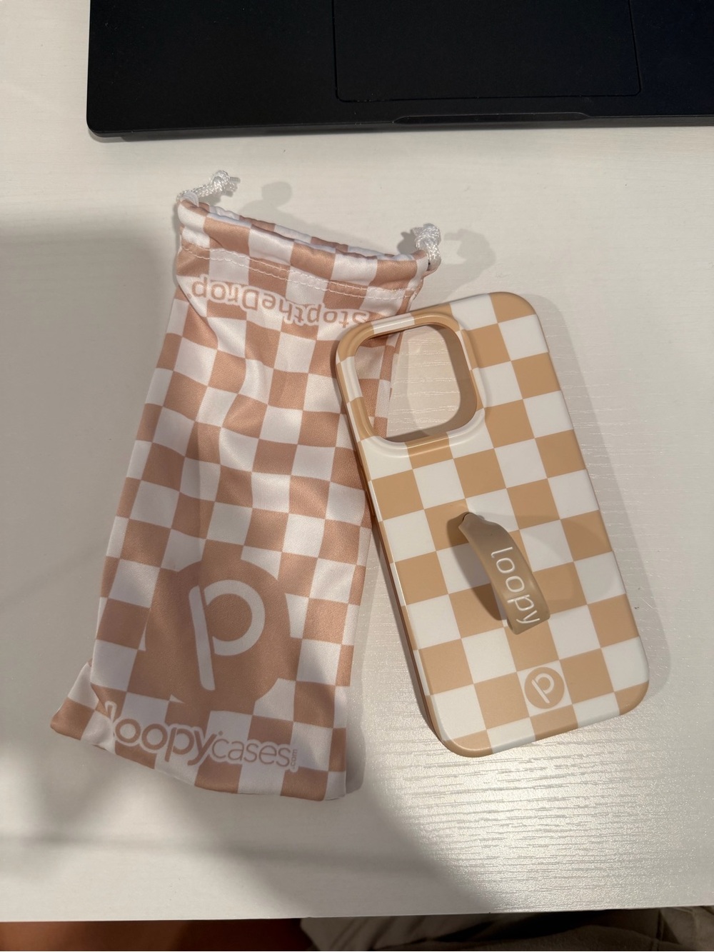 checkered loopy case ⭐️